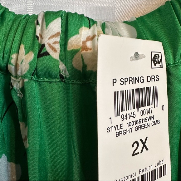 On 34th Plus Size Dress - Picture 3 of 11